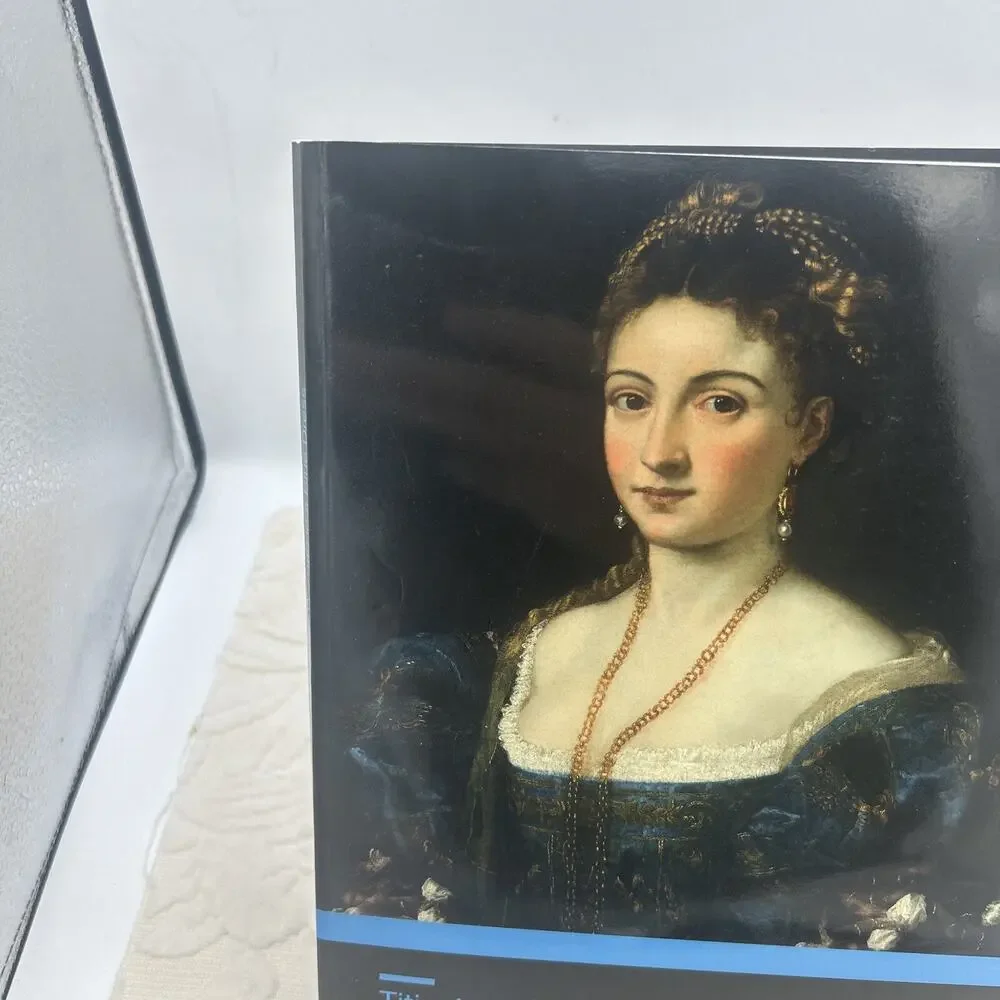 Ciatti, Marco; Navarro, Fausta; Riitano, Patrizia: Titan's La Bella: Woman in a